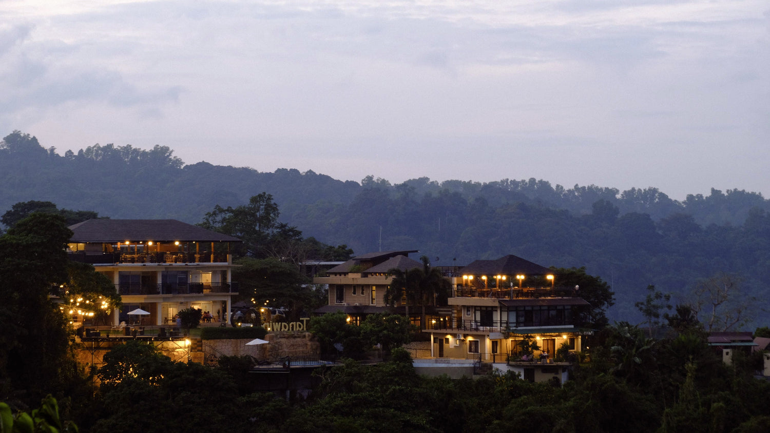 panoramic sunset shot of tanawin wing and house